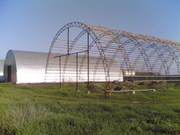 Здания (ангары) быстровозводимые – из металлоконструкций.