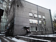 Трехэтажное здание в центре Иркутска. ул. Дзержинского, 1