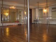 Аренда танцевальный зал с пилонами - аренда пилона Санкт-Петербург